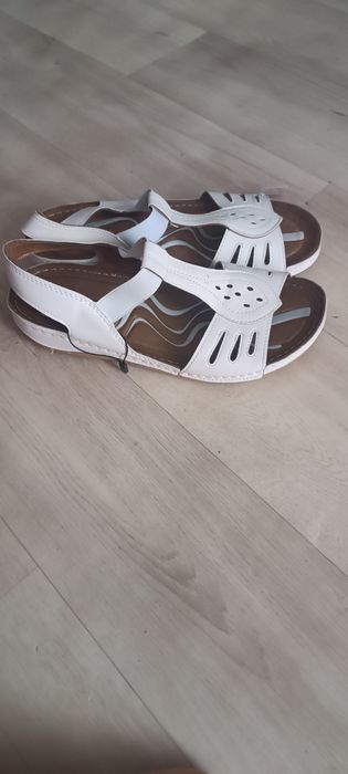 Продам летние босоножки