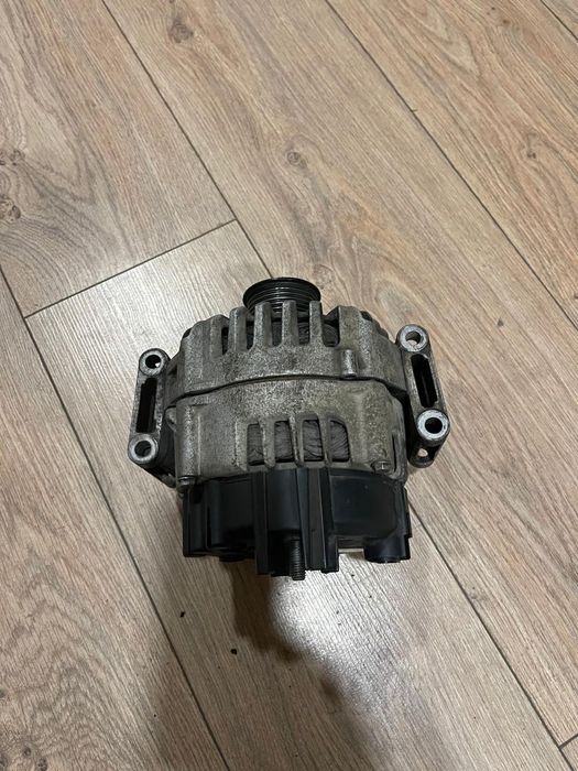 Продам генератор на Мерседес (оригинал)