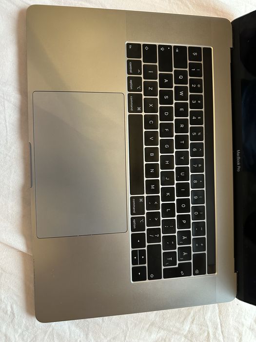 Macbook pro 15 inch 2018 i7