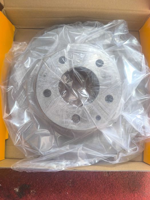 Тормозной диск, ПЕРЕДНИЙ Мазда МПВ 2004 года