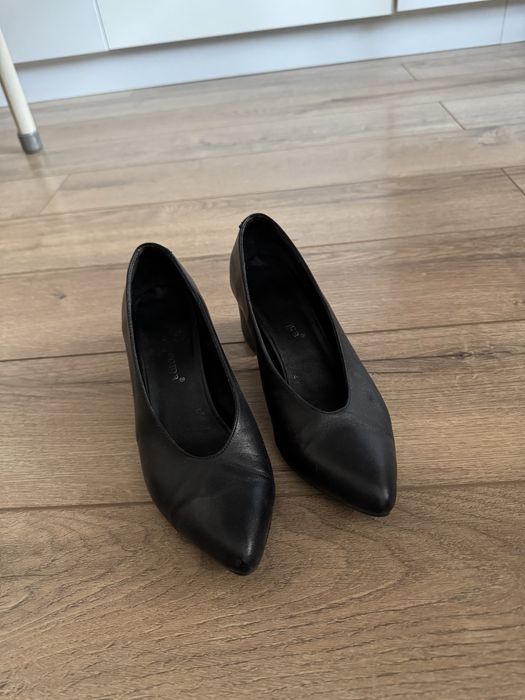 Туфли кожаные, на маленьком устойчивом каблуке