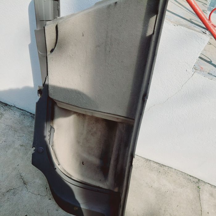 Части за ауди а4 б6  има и врати оборудвани черен металик