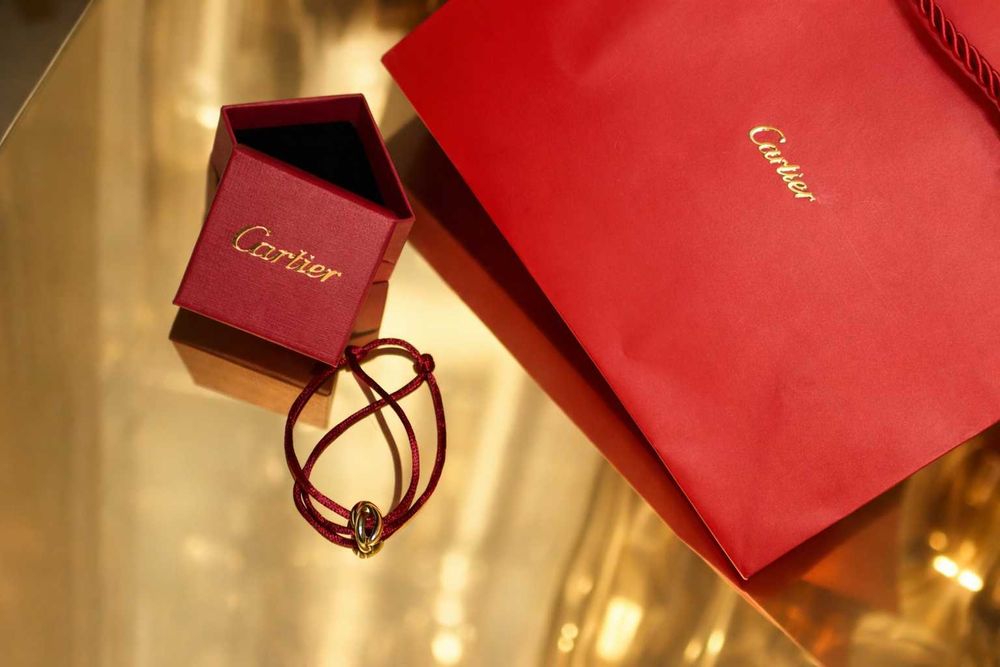 cartier гривна със златни кръгове унисекс червена против уроки картиер