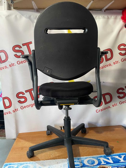 Scaun rotativ , ergonomic ,reglabil pentru birou Made in Olanda