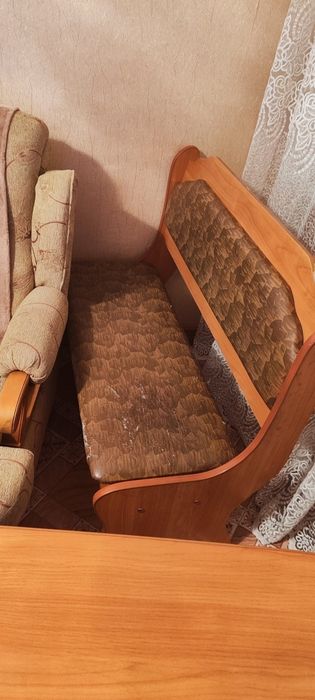 Стол кухонный и диван