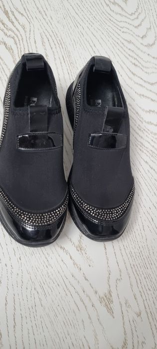 Yangi ayollar oyoq kiymi narxi 99.000ming som