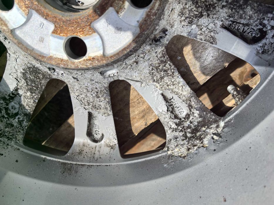 16 цола 5 х 114,3 мм Тойота Аурис - 6,5 Инча / ЕТ 45 - Само 2 броя