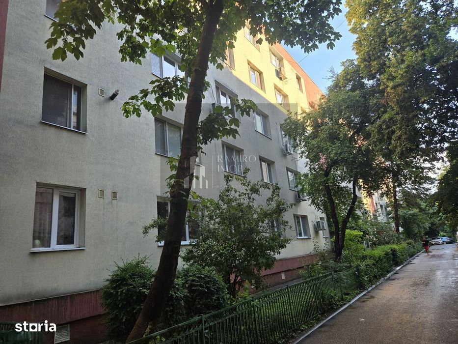 Apartament 3 camere  semidecomandat Rahova