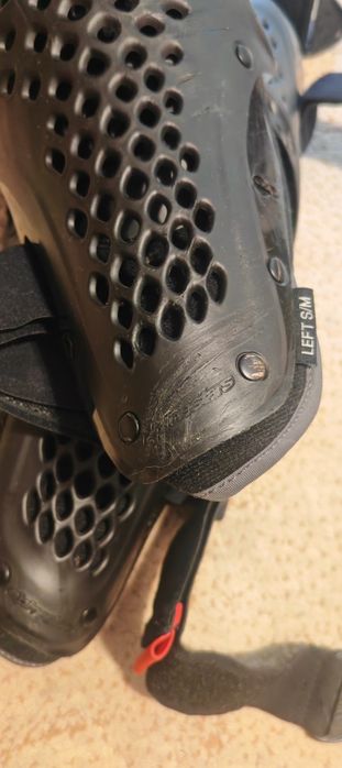 Genunchiere Alpinestsrs / Geacă piele moto