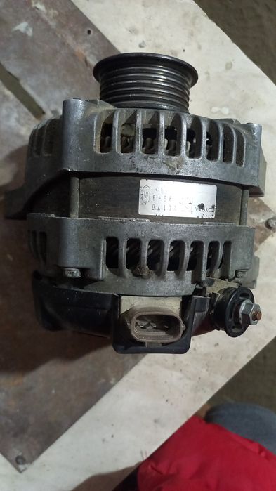 Продам генератор на автомобиль Тойота