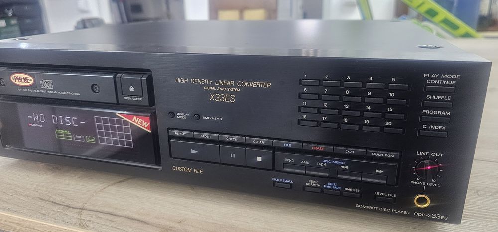 Vând CD Player Sony X33ES