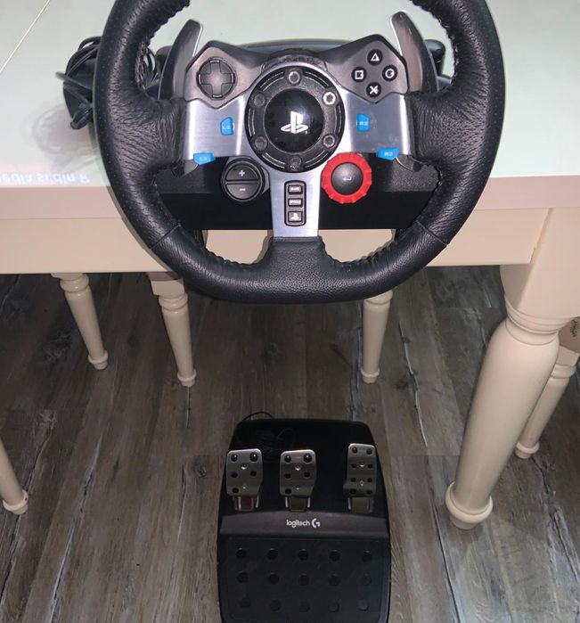 Volan Logitech G29 + pedalier, perfect funcțional, PS5/PS4/PC