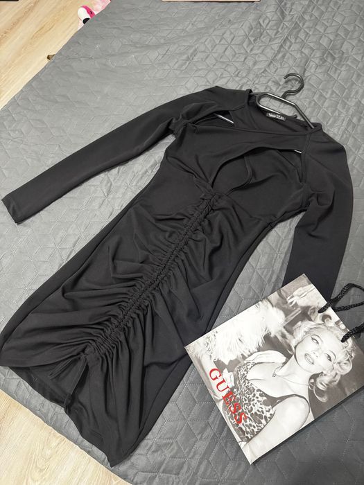 Черна рокля с дантела и панделки