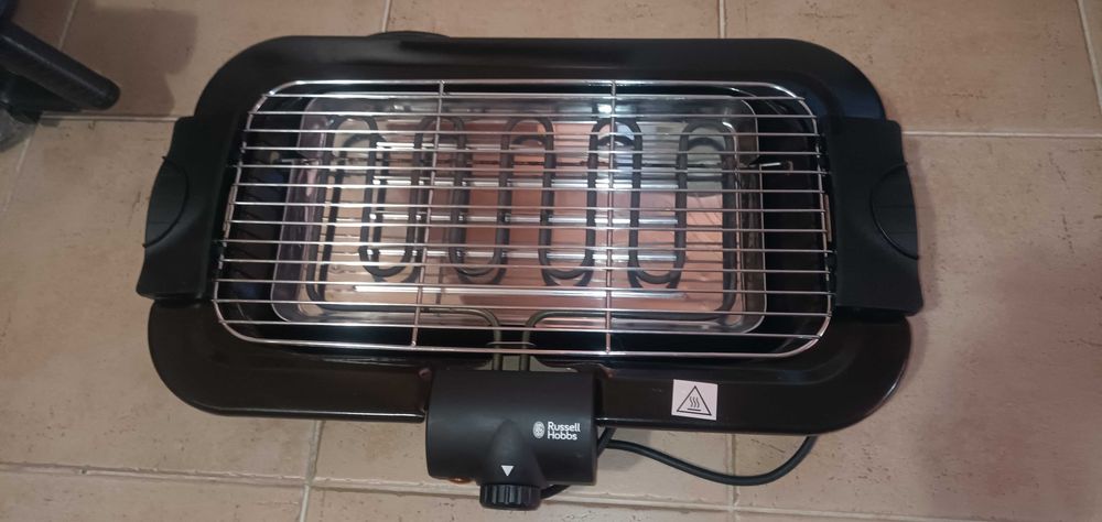Russell Hobbs 2-в-1 грил: стояща скара и барбекю на маса