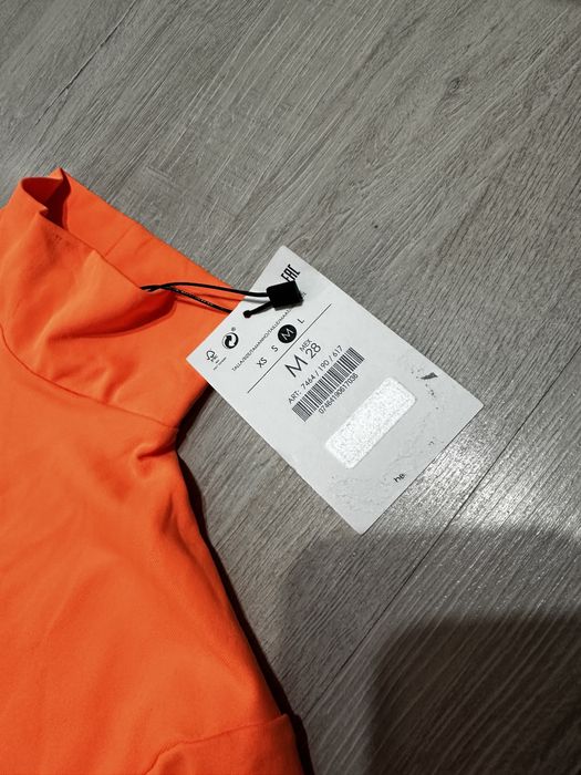 Body Bershka portocaliu nou cu etichetă