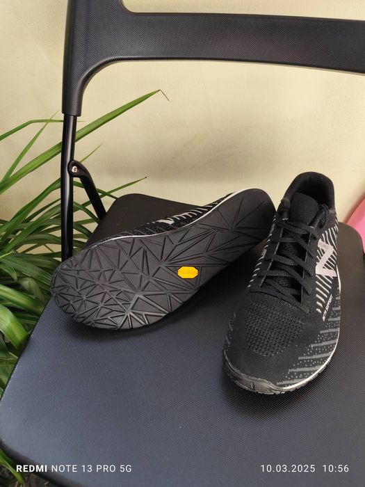 New Balance Men's
с мрежа която позволява крака да  диша
Размер 45.5
2