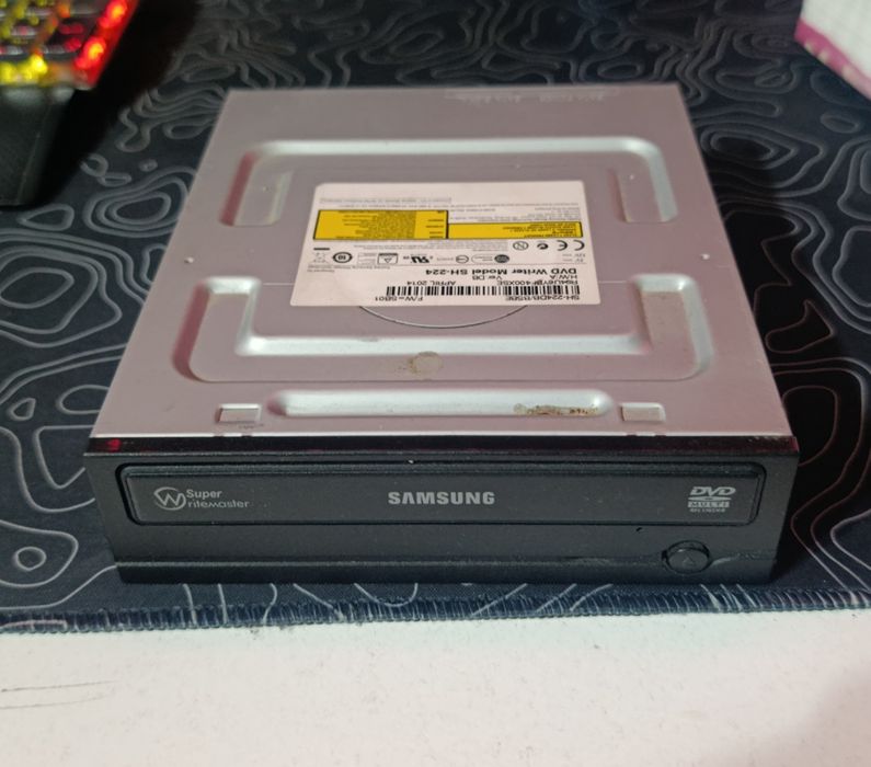 DVD-привод Samsung SH-224
Цена за один CD-DVD-Rom: 400 тенге