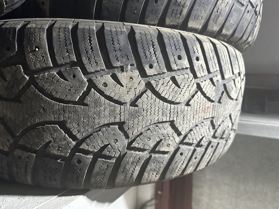 Продаю зимние шины
