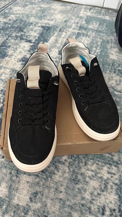 Продам кроссы мужские