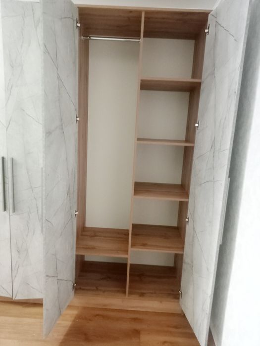 Вместительный шкаф для одежды