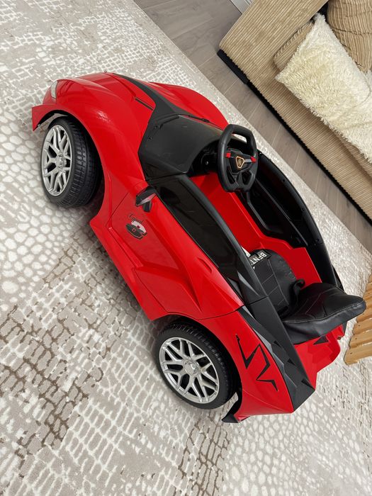 Продам машинку детскую