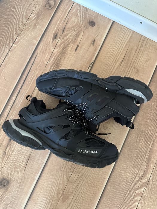 Balenciaga track led