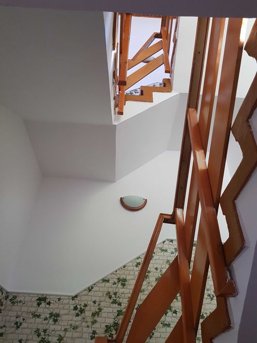 Inchiriez casa 5 camere termen lung