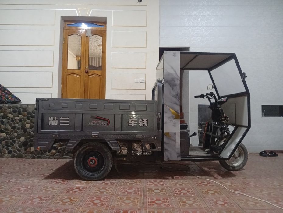 Moto skuter yuk tashidigan