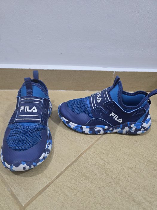 Vând încălțăminte baiat