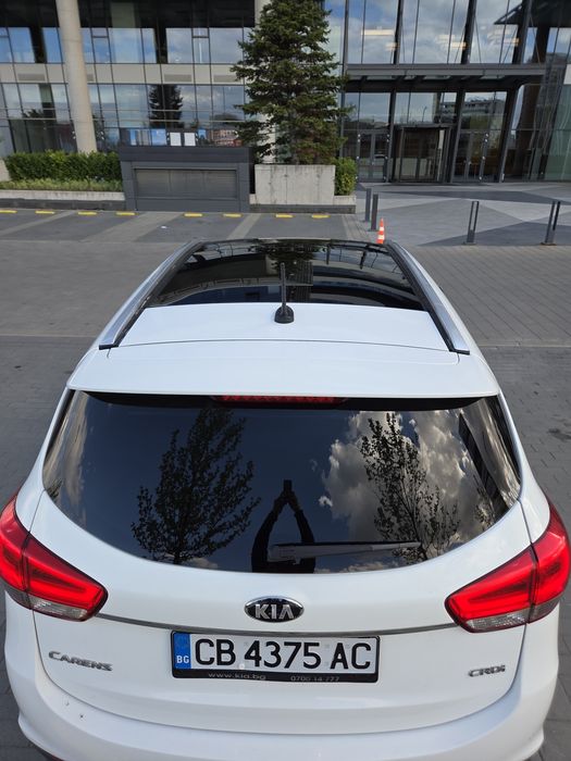 Продавам семейния  автомобил KIA CARENS  7 места