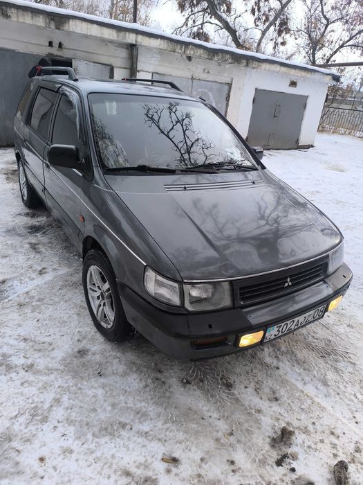 Митсубиси Спейс вагон