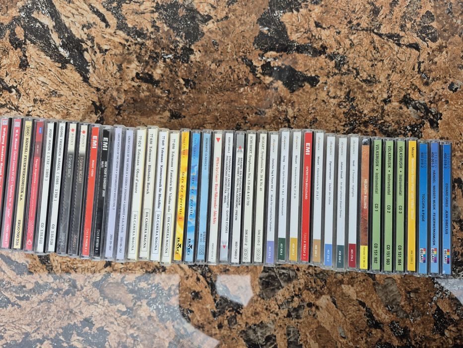 Vand Lot 40 CD cu muzică clasică mixta 

- Tot lotul de 24 CD cu muzic