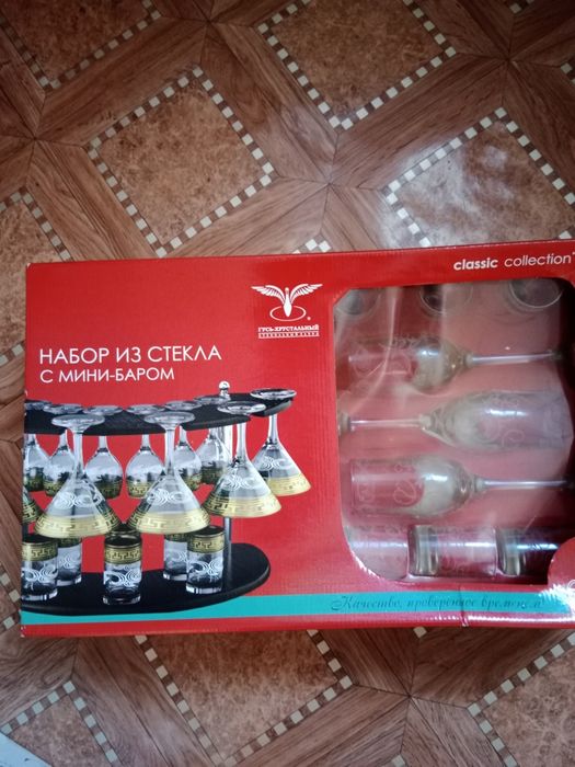 Продам  набор из стекла с мини баром