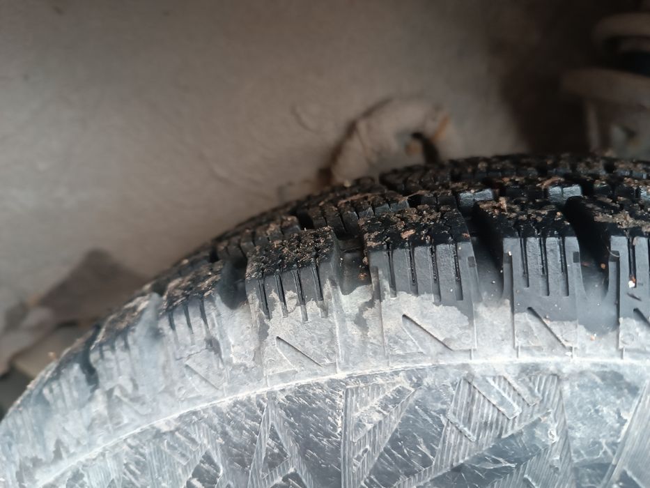 Автомобиль на ходу без вложений