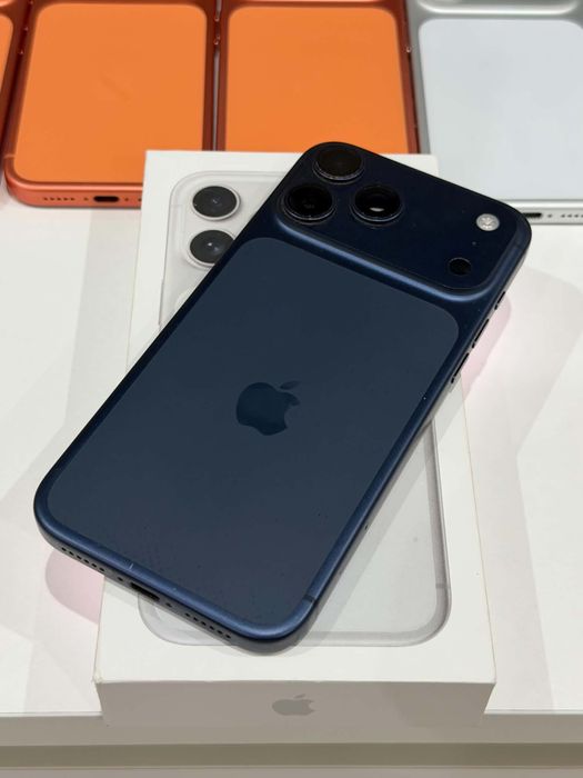 iPhone 17 Pro Max Deep Blue