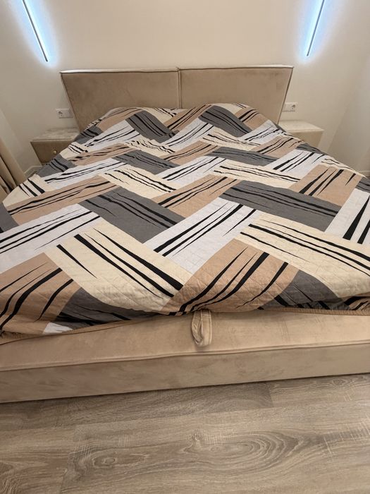 Продам кровать широкую