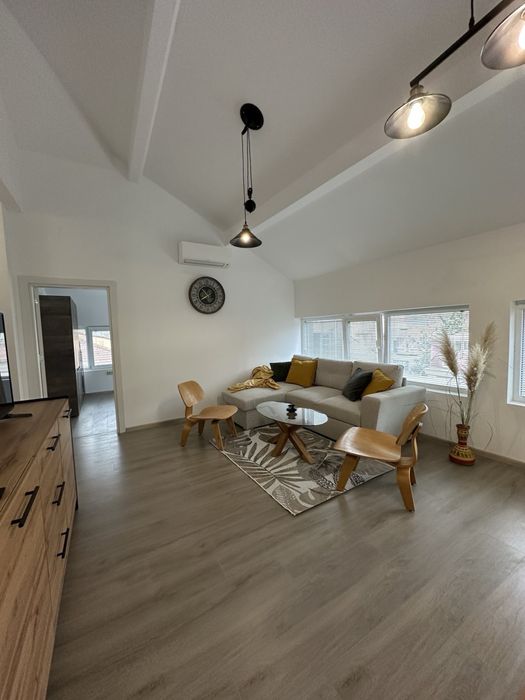 Дава се под наем Тристаен апартамент в Варна, Гръцка махала - 95 кв.м за 1000 € - Снимка #2