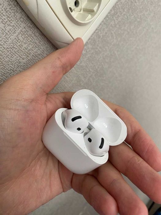 Airpods 4. В использовании 2 недели.