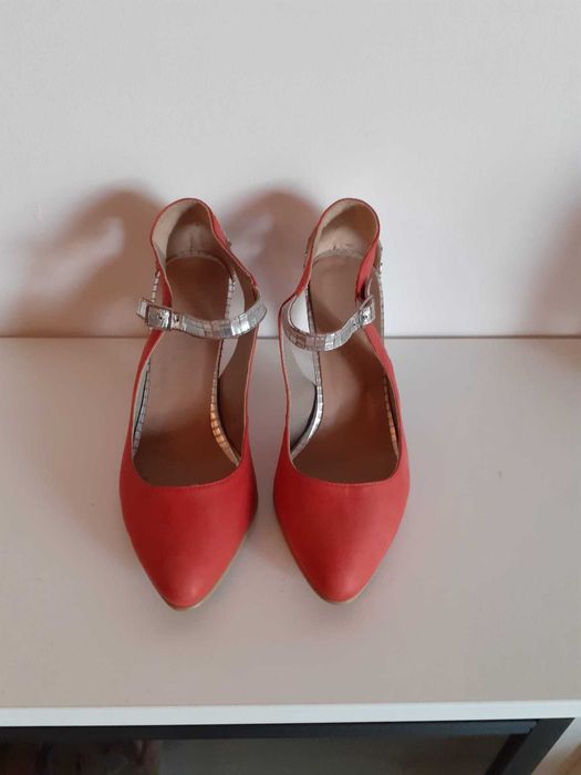 Vand sandale pe comanda noi