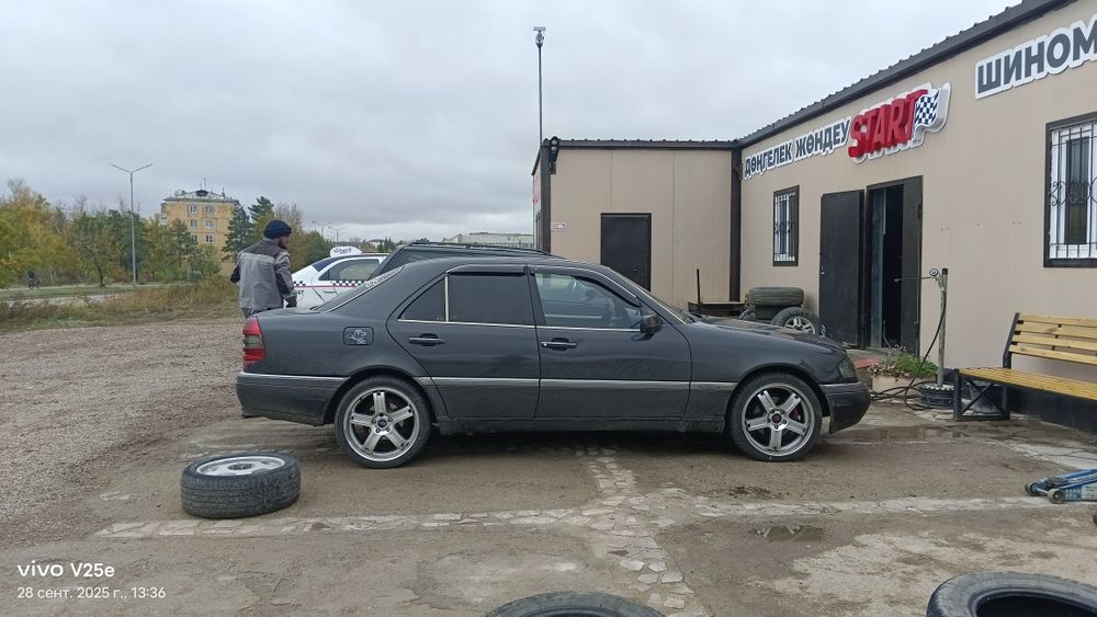 Продам комплект зимних шин с дисками