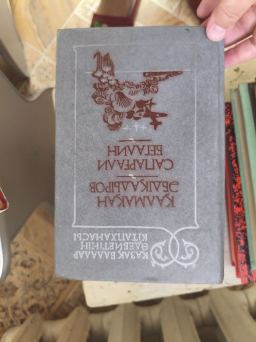 Продам книги разные много всего