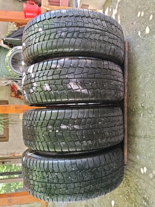 Vând jante R18 cu tot cu cauciucuri 245_45_18