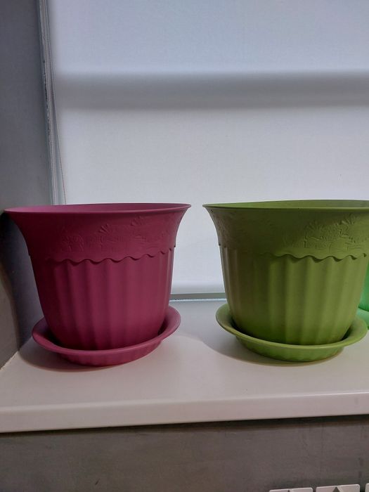 Разные горшки для цветов