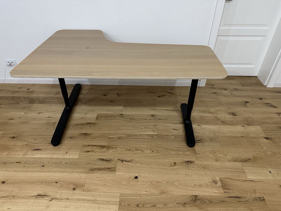 Birou de colt dreapta Ikea Bekant cu supprt Hama pentru 2 monitoare