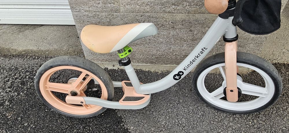 Детско колело за баланс Kinderkraft Space корал