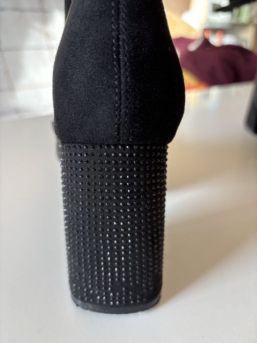 Черни боти с ток и камъчета