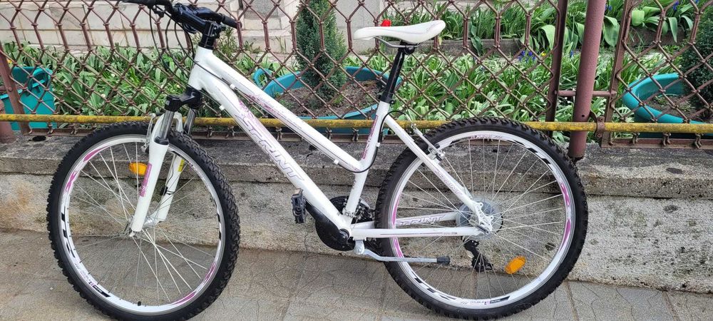Vand doua biciclete dama  cu roti de 26 inci