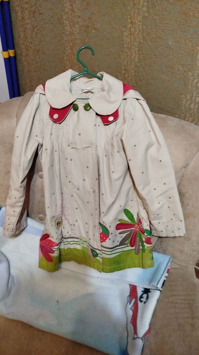 Продам плащ на девочку