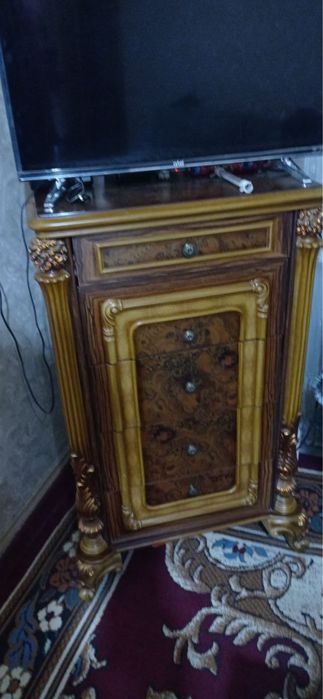 Хитой мебели(стенка,комод)