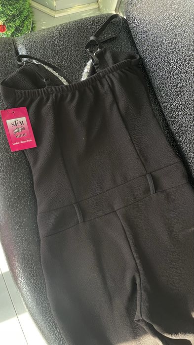 Нов прекрасен еластичен гащеризон с нежни сребристи пайети